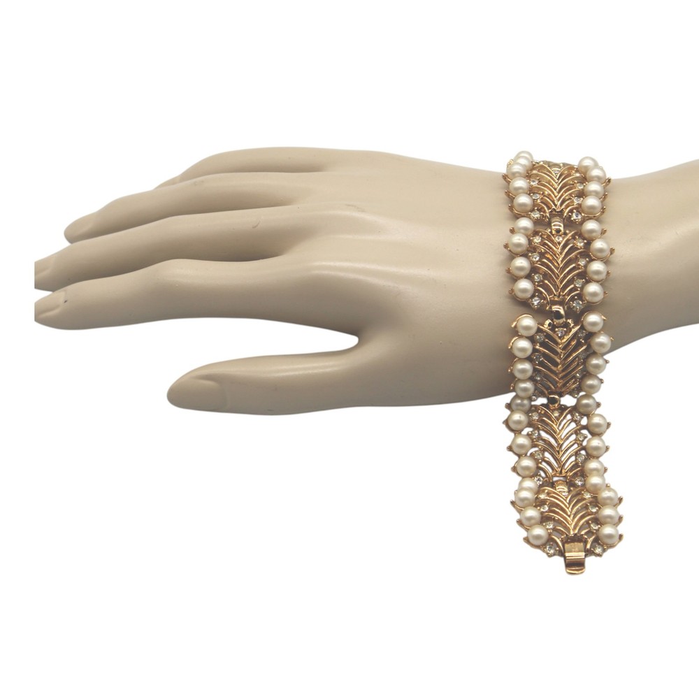 Vintage Crown Trifari Faux Pearl Rhinestone Feather Chevron Gold Tone Bracelet