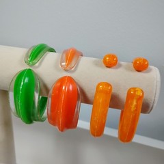 Very Vintage Orange Green Bangle Bracelet Lot Of 4 Plastic Acrylic 7.25-8 Clear