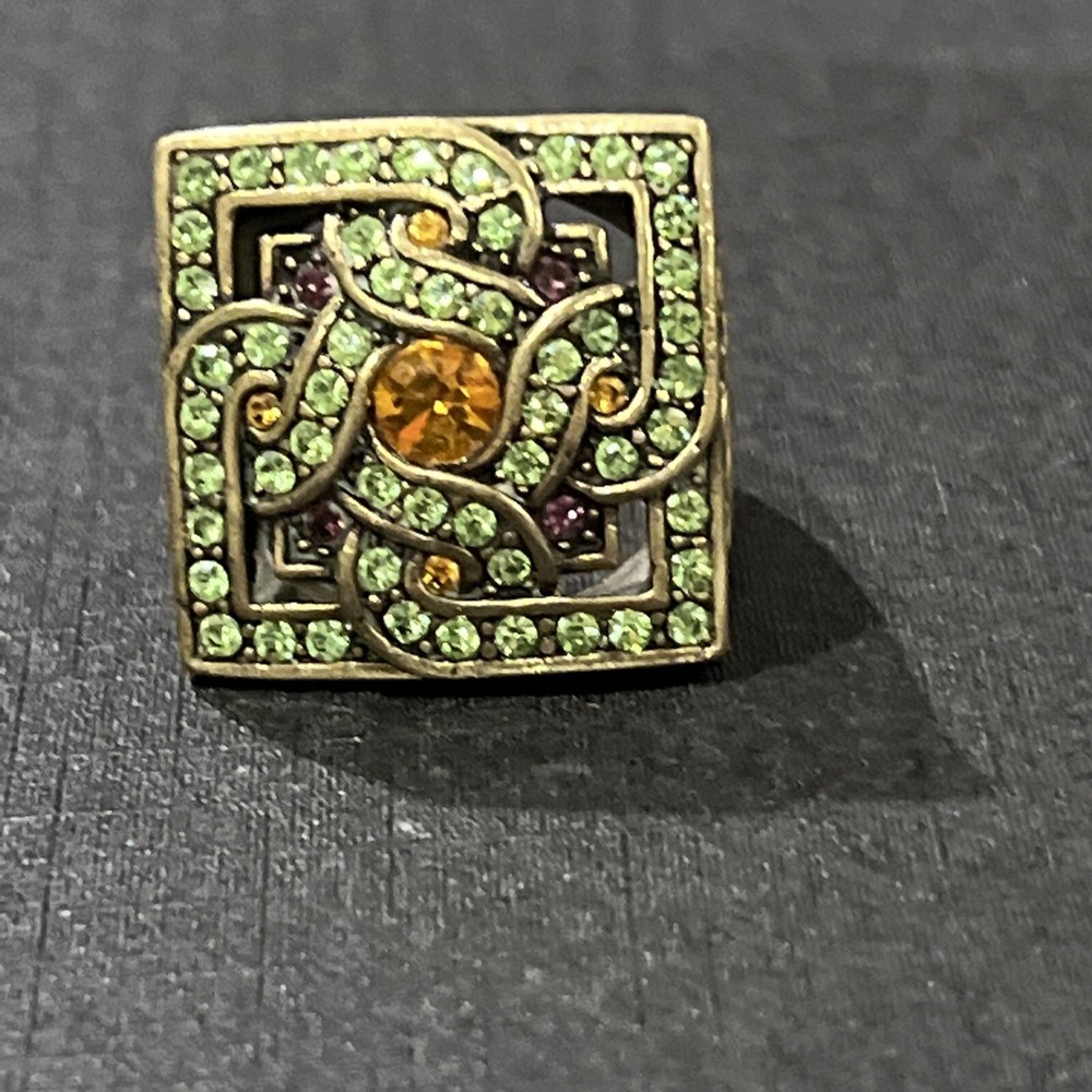 LaVintage ring size 6.5 shiny stones signed