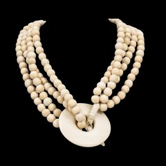 Signed Gerda Lynggaard Monies Vintage Creamy Wood Bone Disc Necklace Denmark