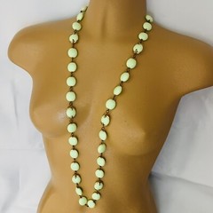 Crown Trifari Green Faux Jade Lucite Bead Beaded Long Gold Necklace 60s 36“ 1214