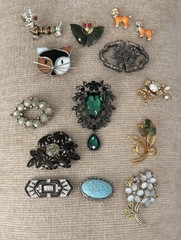 Lot Of 14 Vintage Miscellaneous Unsigned Brooches Pins Jewelry $3.57 Per Brooch