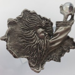 JJ Jonette Wizard holding Fortune Telling Crystal Ball Pin Broch 4 x 2.5″ VTG