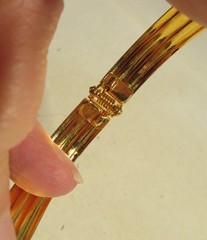 BRACELET Vintage Bangle Gold & Silver Tone Banded Unbranded Fashion Jewelry 8″OD