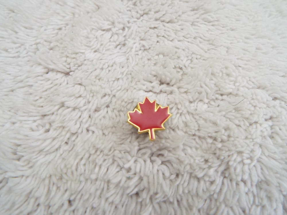 Red Maple Leaf Tac Pin