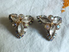 Collectible Stunning Clip Earrings Gold Tone Clear AB Rhinestones 1 1/8″ NICE