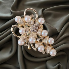 Vintage Gold Tone Rhinestone & Faux Pearl Grape Vine Brooch Pin