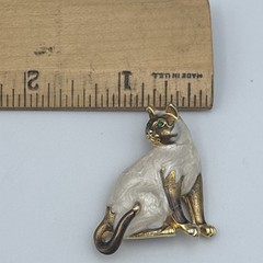 Green Eyed Cream Swirl Enamel Cat Kitten Brooch Gold Tone Siamese Ring Clasp