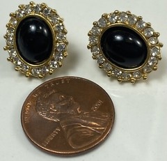 TRIFARI VINTAGE GOLDTONE RHINESTONE BLACK LUCITE DOME STUD EARRINGS (K836)