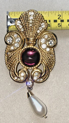 JEFF LIEB AMETHYST CABOCHON GOLD TONE BROOCH with TEARDROP FAUX PEARL VINTAGE
