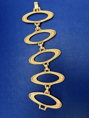 Vintage Crown Trifari Textured Gold Tone Oval Link Statement Bracelet Signed 6.7