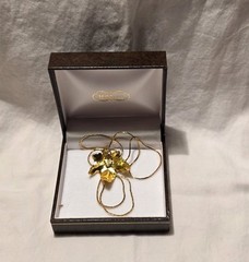 Maple Leaf Gold Tone VINTAGE 24″ Necklace 1980s
