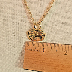 Bright gold tone Noah’s Ark pendant and 24 inch gold tone chain necklace