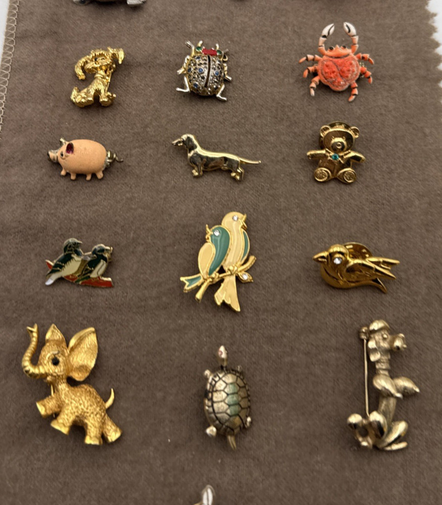 Vintage Pins Animal Theme Dog, Seal, Elephant, Crab Some Marked – Lot of 15