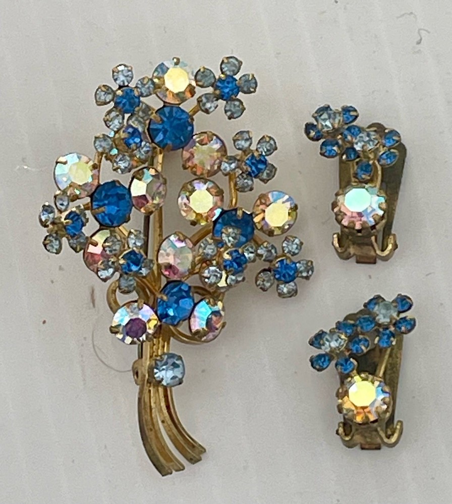 Vintage Blue Aurora Borealis Rhinestone Floral Brooch Clip On Earrings Set
