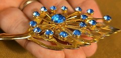 Estate Vintage Blue Pronged Rhinestone Leaf Brooch Gold tone Floral Pin