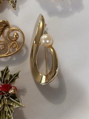 Vintage Signed Brooch Lot ART Richelieu AAI New Pro Gold Tone Pins 8pc
