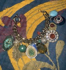 Zoe & Syd Vintage Gold Plated Charm Bracelet Curb Link Toggle 7 in