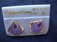 VINTAGE SAMUEL HUANG DESIGNER CLOISONNE RETRO MOD PURPLE & LAVENDER STUD EARRING