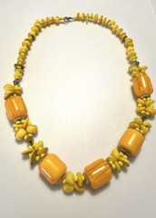 Vintage Yellow Orange Chunky Acrylic Resin Statement Necklace Butterscotch Bead