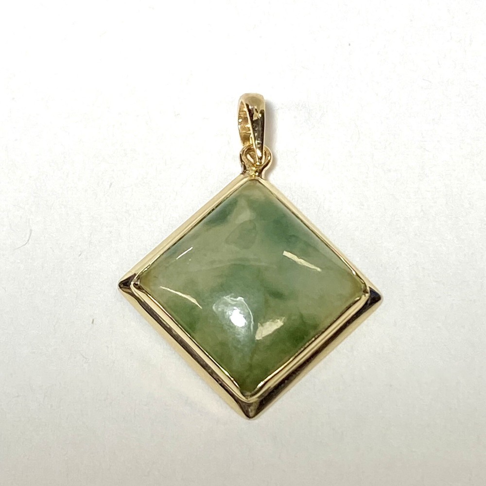 Ming’s Honolulu 14K Yellow Gold Square Cabochon Jade 18mm Pendant 5.2 g