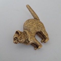 Vintage Signed MMA Metropolitan Museum Art Gold Tone Suprised Cat Brooch Pin