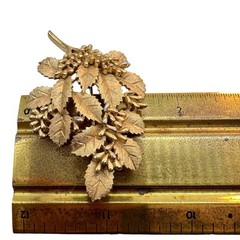 Crown Trifari Elderberry Brooch Leaves Berries Gold Trifarium Vintage Mid Cent 3