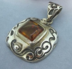 Vintage Sterlling Silver Slipada Amber Square Pendant