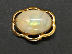 Mother Of Pearl Oval Brooch Gold Tone Bezel 1 1/8″ x 1 1/2″ Vintage MOP