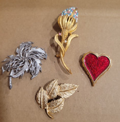 4X Vtg Brooch Lot Gold Tone Faux Pearl Flower, Heart, Silver Tone Leaf Costume