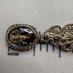 Vintage Gold Tone Asian Charm Bracelet Reverse Carved Lucite Giesha Intaglio 7″
