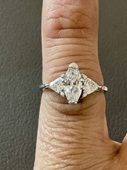 14KT White Gold 1.60CTW (1.00CT Center) Diamond Engagement Ring. Size 6(R211)