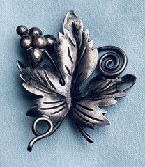 Damask Gallegos Native Taxco Sterlng Silver Vintage Grape Leaf Brooch Pin