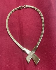 Vintage Trifari 1970’s Art Deco Necklace Rolled Gold Geometric Cream Enamel 18″