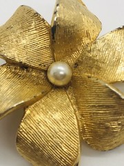 Vintage goldtone floral faux pearl textured brooch A662? or 1662?