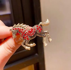 Vintage Red Crystal Horse Brooch Pin Antique Gold Tone Rhinestone Animal Jewelry