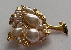 VINTAGE CHRISTMAS TREE BROOCH PIN FAUX PEARLS GOLD NOVELTY GEM CRAFT STYL HTF 53