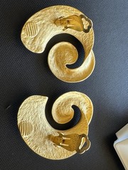 RUNWAY Statement 1980s Asymmetry Gold Plated Huge Clip Earrings 80’s Swirl