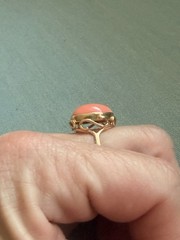 Vintage 14k gold and Solitaire Cabachon “Angel Skin” coral ring 7 -1/4