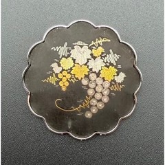 Amita Damascene Brooch 1.5in Black Gold Silver Grapes Scalloped Japan Vintage