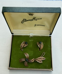 Vtg Princess Mara Gold-tone Filigree Brooch Screw back Earrings set by Marathon