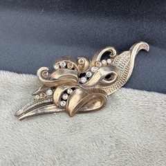 Vintage Pot Metal Brooch Flower Gold Tone Rhinestone READ