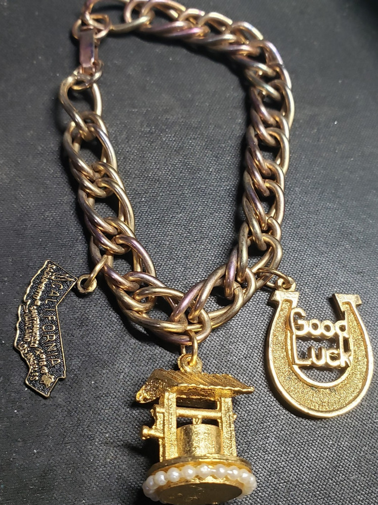 Gold Toned Metal Gold Luck Horse Shoe Wishing Well CA Charm Bracelet Jewelry vtg