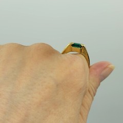 Vtg Sz 9 Ring Sm Green Cubic Zirconia 18KGE Stackable Fashion Jewelry StyS3