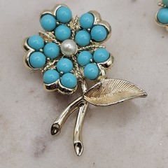 Vintage Sarah Coventry Remembrance 1968 Brooch Clip Earrings Faux Turquoise Set