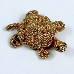 Vintage NAPIER Signed Green Eyed Rhinestone Gold Tone Turtle Figural Brooch Pin