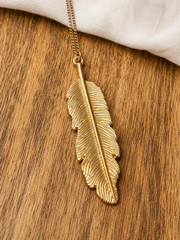 Vintage Gold Tone Feather Necklace Adjustable Chain Nature Boho Chic Statement