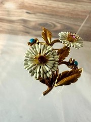 Joan Rivers Floral Enamel White Daisy Gold Tone Stem Blue Cabochon Brooch Pin