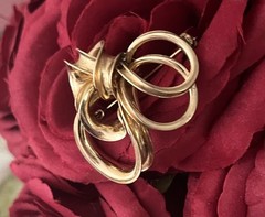 Vintage Love Knot Bow Ribbon Twist Gold Tone Brooch Pin