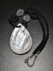 Vintage Style Statement Necklace Mother of Pearl Houndstooth Pendant Crackle…